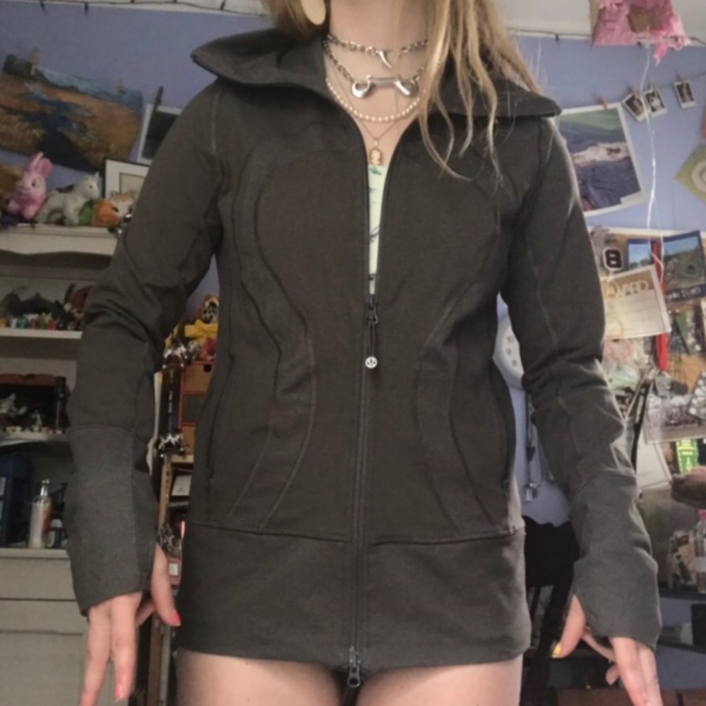 charcoal gray lululemon stride 2 jacket